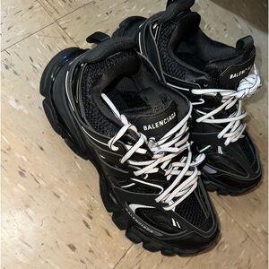 Black track sneakers size 41